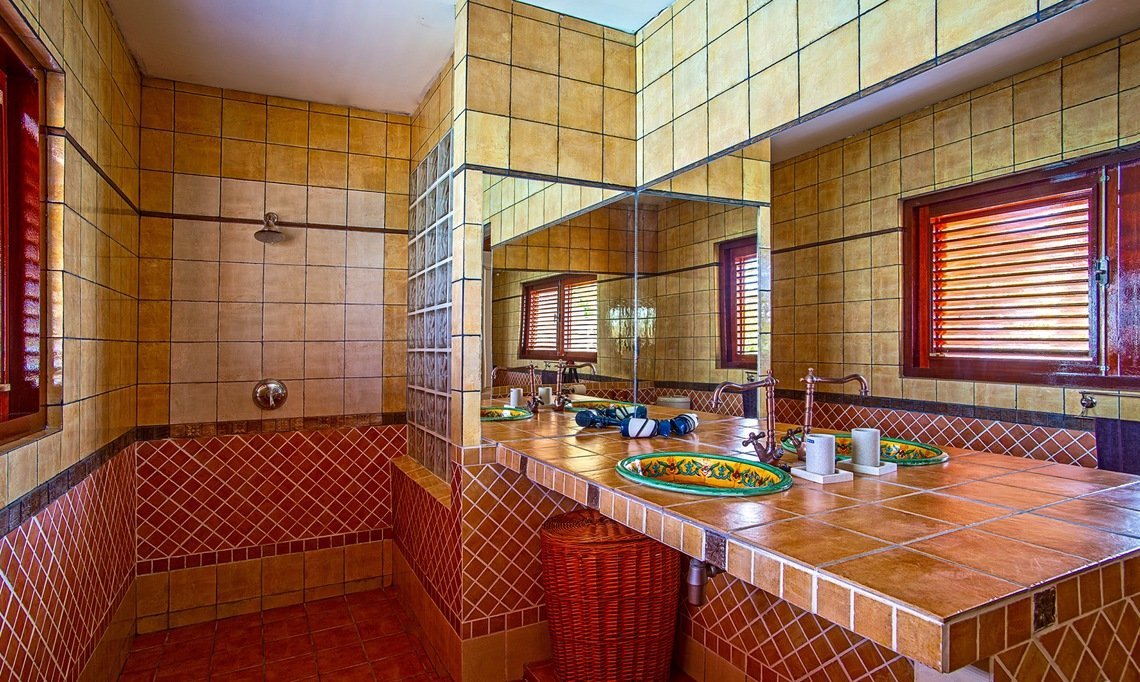 Sun Reef Village on Seaper bathroom 1a.jpg Ocean Two Bedroom Snapper