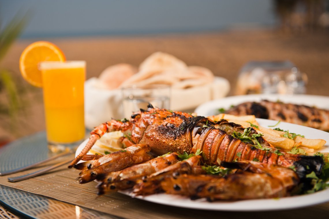 sifawy hotel  As sammak restaurant