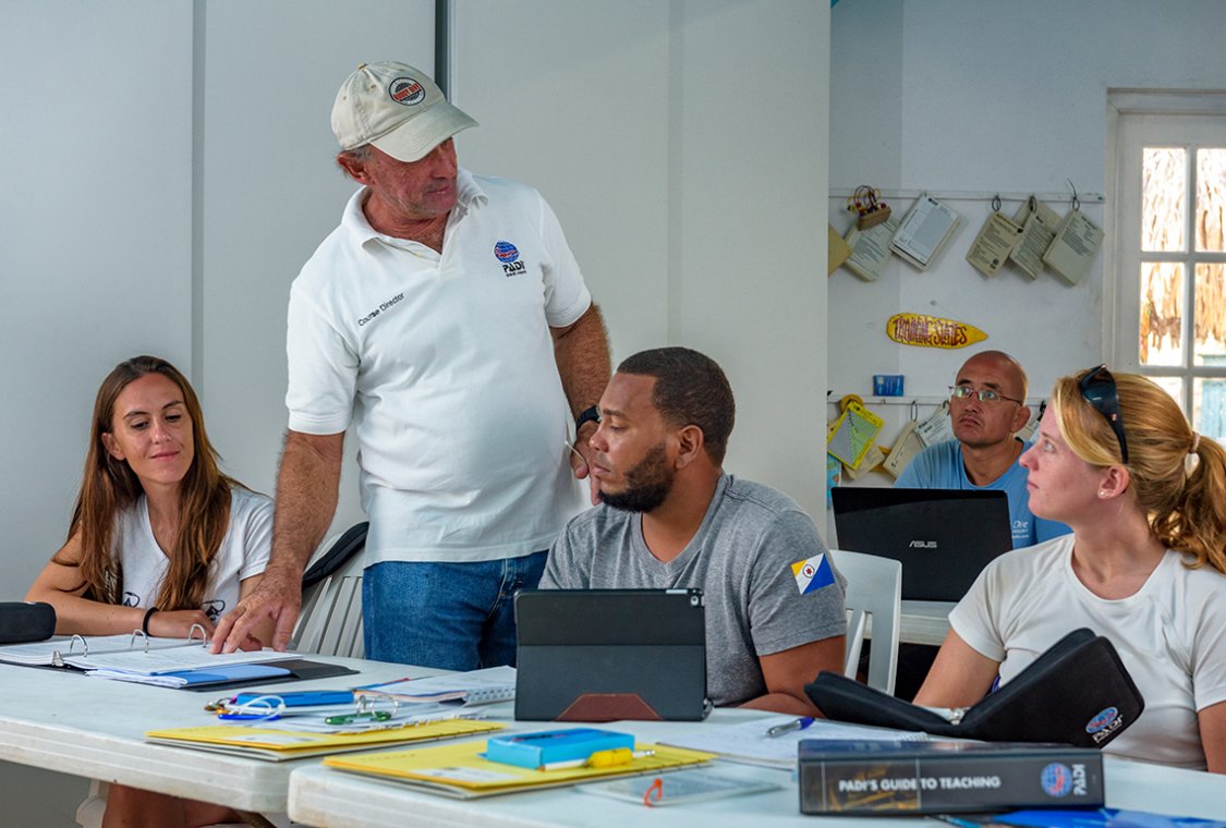 Buddy Dive duikcentrum - Diving Holidays