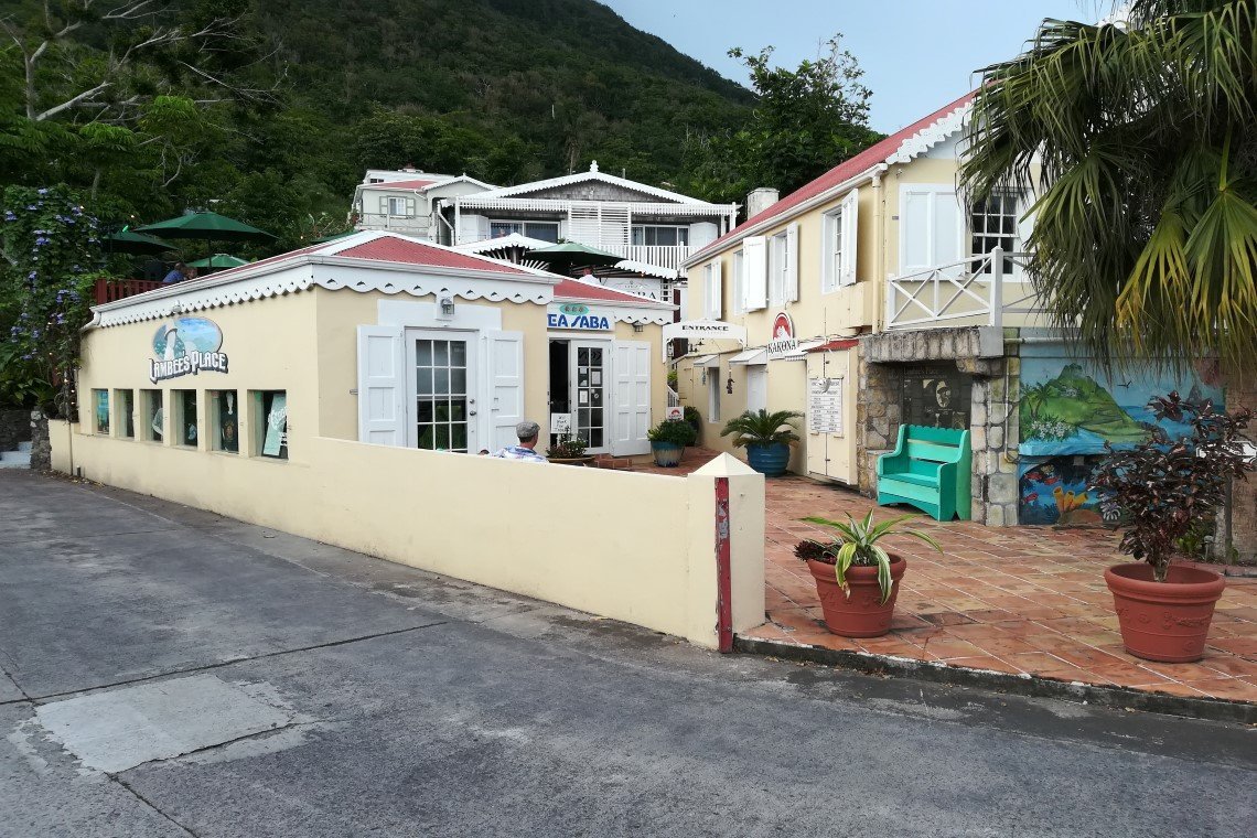 Sea Saba Advanced Dive Center - Diving Holidays