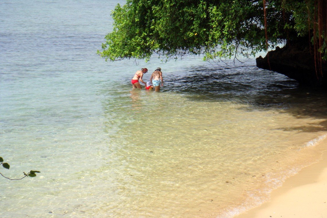 Bunaken Divers Seabreeze Resort - Diving Holidays