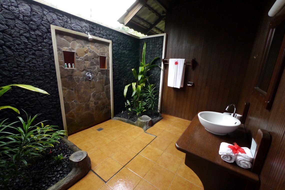 Black Sand Dive Retreat - Diving Holidays