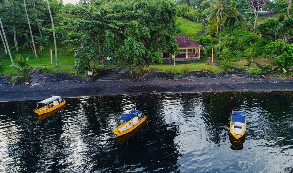 Black Sand Dive Retreat - Diving Holidays