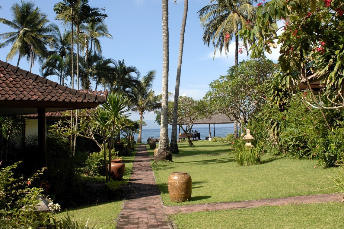 Lotus Bungalows - Diving Holidays  Lotus Bungalows - Diving Holidays