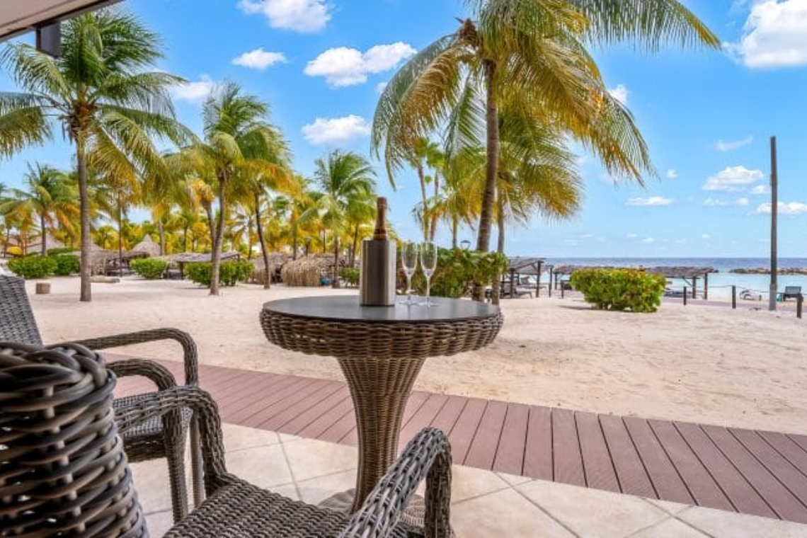 6.png LionsDive Beach Front Cabana